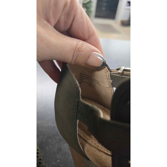 Giani Bernini Olive Green Perforated Peep Toe Block Bootie Heels 9M - Picture 6 of 6